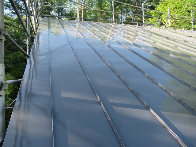 北杜市　屋根塗装工事　遮熱塗料　ガルバリウム鋼板　サーモアイSi